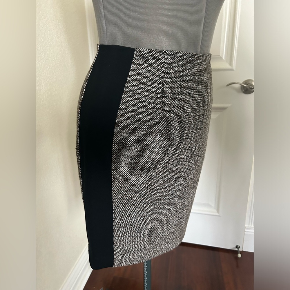 Tweed Skirt. White House Black Market. Size 8